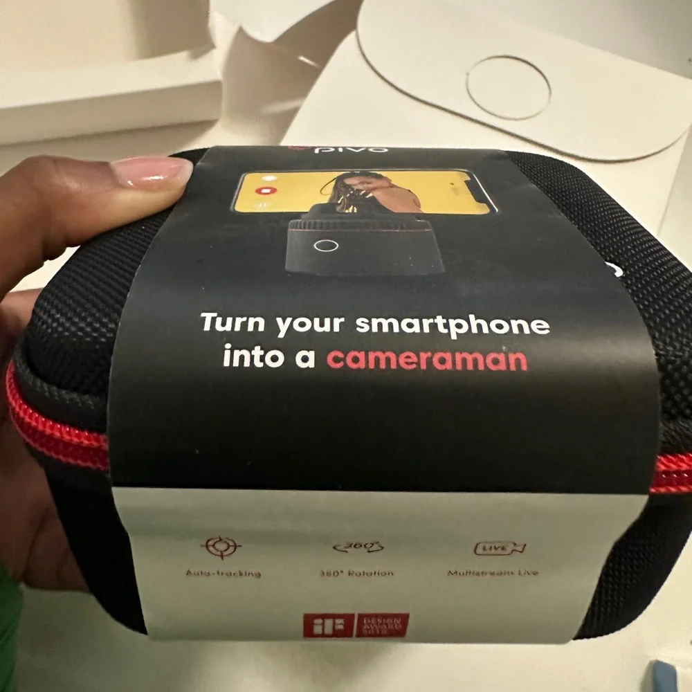 NWT Pivo Smartphone Camera Mount Full Set with Remote, Carrying Case and Cords